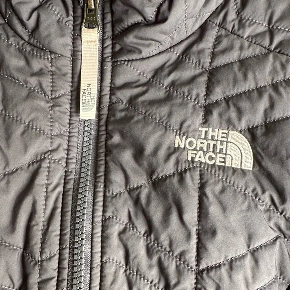 The North Face jacket Size M 10-12 - Picture 7 of 9